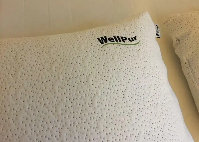 & Cosy Right At A Metro Stop Apartment *