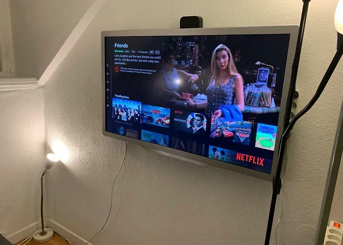 Apartment & Cosy Right At A Metro Stop *