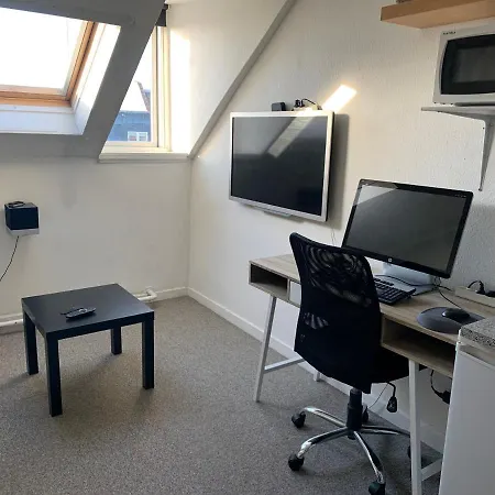 아파트 Central & Cosy Studio Right At A Metro Stop *